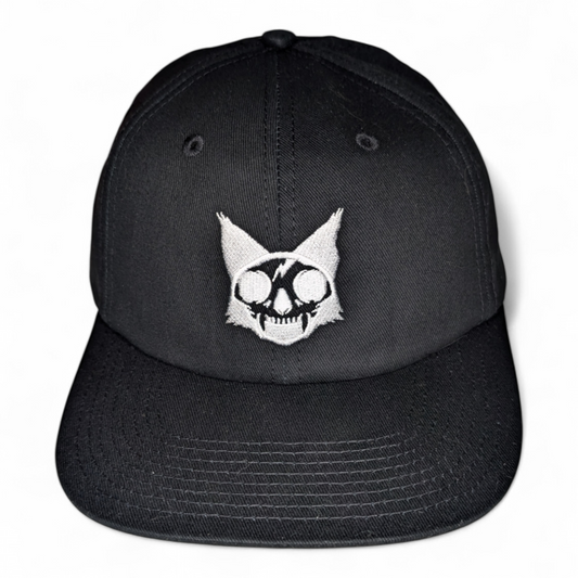 Snapback logo cap